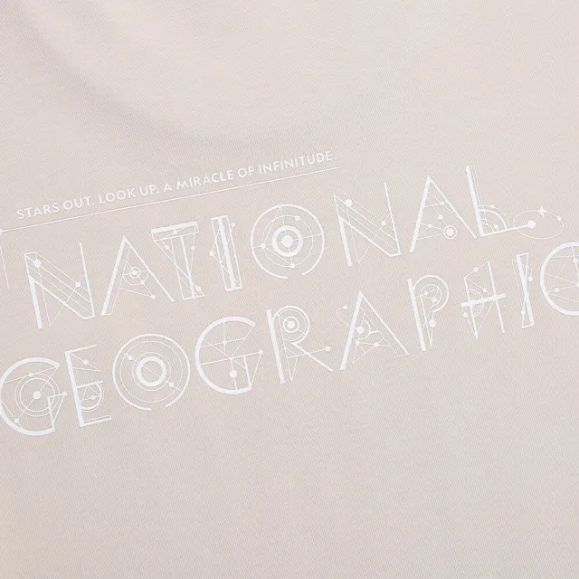 【National Geographic 國家地理】男女同款 ECO 微寬鬆印花T恤 星系LOGO圖案(2色可選)