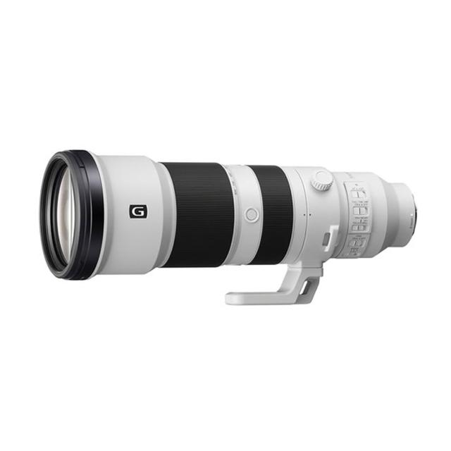SONY 索尼 SEL400800G FE 400-800mm F6.3-8 G OSS 是一款專業級望遠變焦鏡頭，專為 Sony E-mount 相機設計，提供強大 400-800mm 變焦範圍與 G OSS 光學防震系統，適合野生動物、體育攝影等需求。公司貨正品保證，影像銳利、輕便耐用，提升您的專業拍攝體驗。