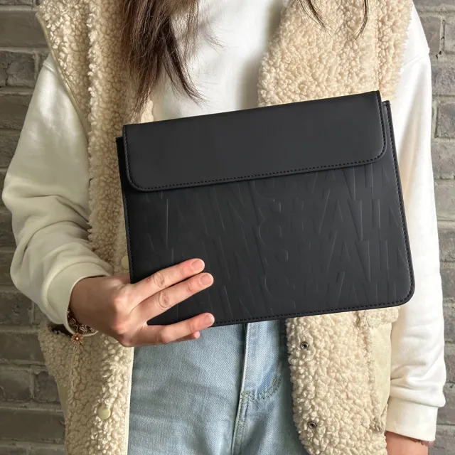 【Rains】Tablet Portfolio Pre 防水平板收納包(Black Monogram 經典印花)