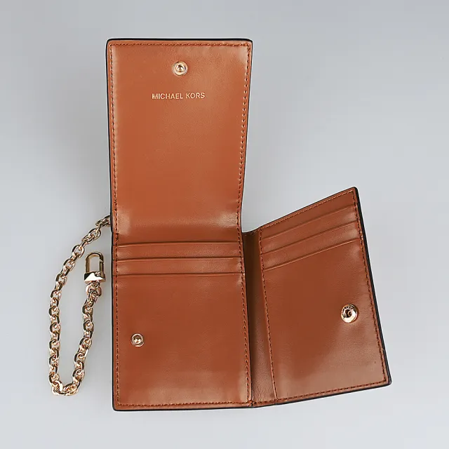 【Michael Kors】MICHAEL KORS JET SET CHARM 印花塗層帆布7卡釦式鏈帶卡夾包(深褐x橡子棕)