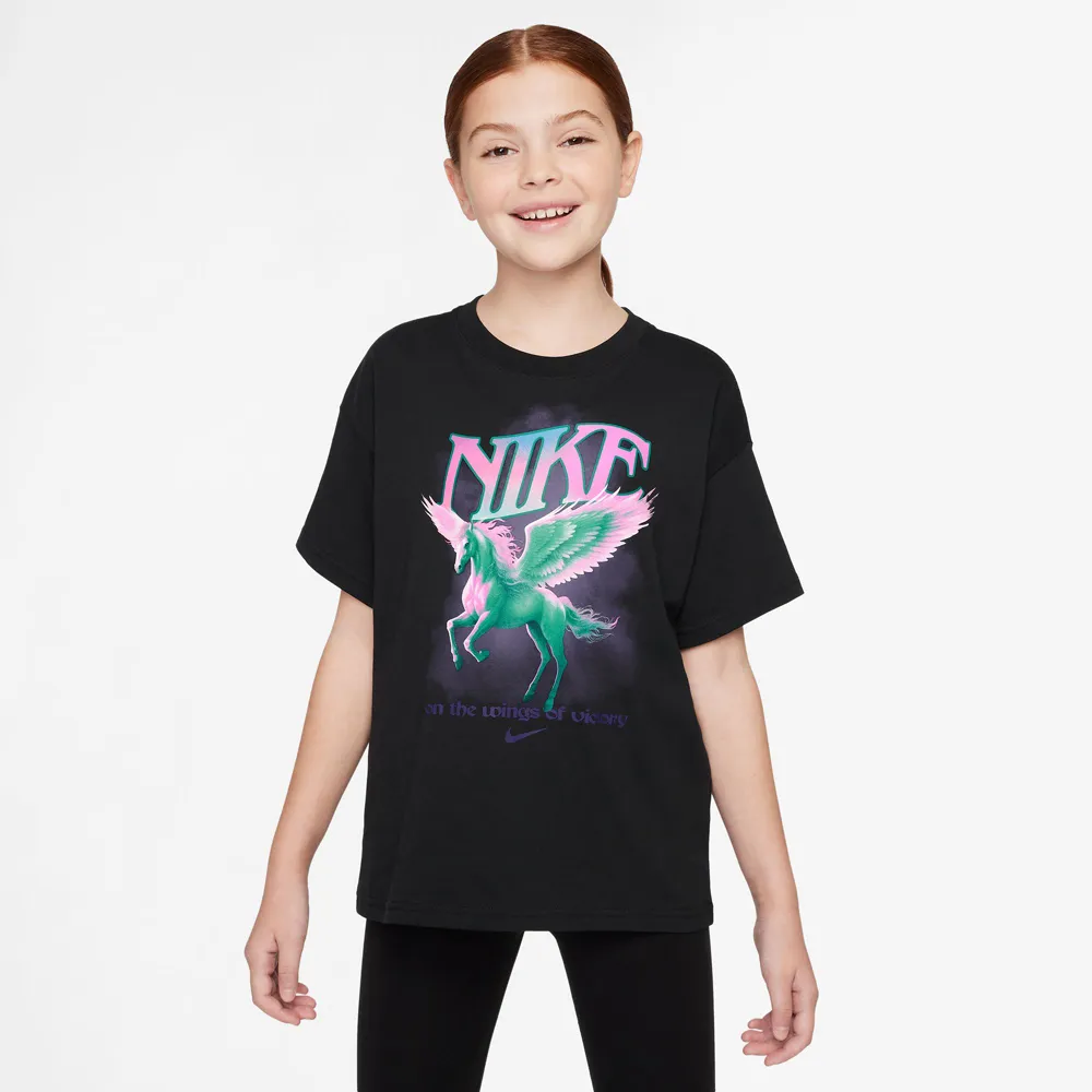 【NIKE 耐吉】短袖上衣 童裝 大童 女童 寬鬆版型 G NSW TKE FLGHT PHOTO TEE 黑 HV5725-010