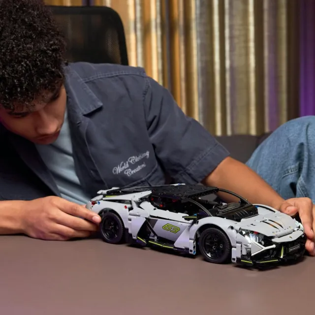 【LEGO 樂高】科技系列 42214 Lamborghini Revuelto 超級跑車(遙控車玩具 汽車模型 居家擺設 積木)