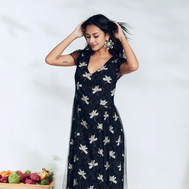 【ICHE 衣哲】Cop.Copine 法國原裝進口刺繡花卉紋理翻領無袖長版洋裝