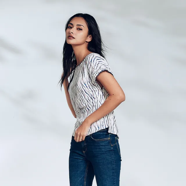 【ICHE 衣哲】Cop.Copine法式微光紋理印花造型上衣