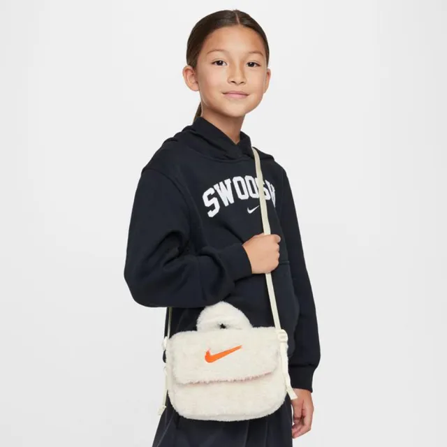 【NIKE 耐吉】Faux Fur白色可愛絨毛斜肩小包成人小包學生側背包時尚潮流單肩包毛絨手提包小孩包(FZ1329113)