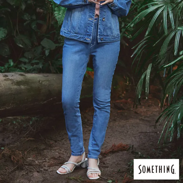 【SOMETHING】女裝 小花四面彈力窄管丹寧直筒蜜桃褲(漂淺藍)