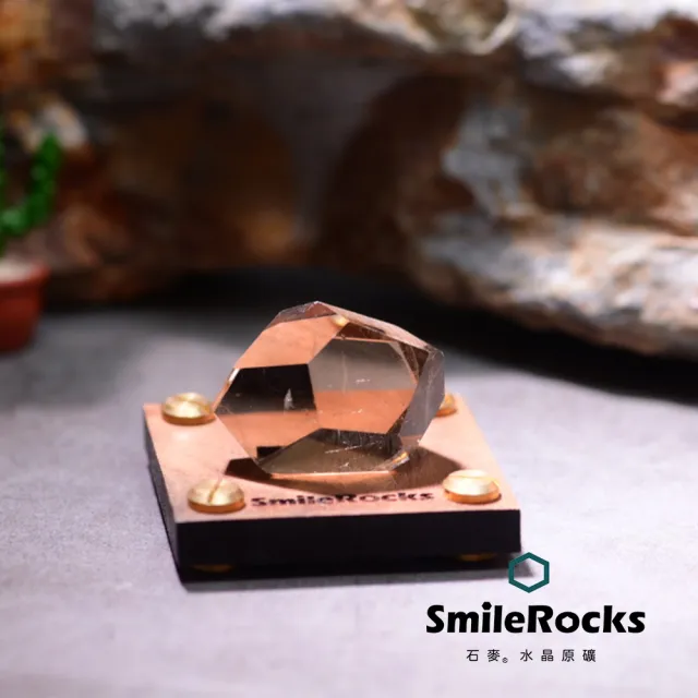 【SmileRocks 石麥】石麥水晶原礦  茶黃水晶隨形冰塊No.6251750737(SmilePad 6X6底板)