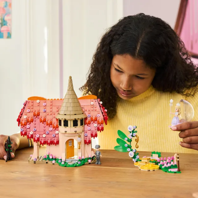 【LEGO 樂高】魔法壞女巫系列 75690 格琳達和艾法芭造訪芒奇金國(角色扮演遊戲 居家擺設 兒童玩具 積木)