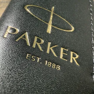 【PARKER】派克 威雅XL黑桿金夾鋼珠筆 真皮筆套禮盒(VectorXL)
