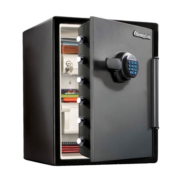 SENTRYSAFE SFW205FYC 防火型保險箱,美國原裝進口,採用數字密碼鎖設計,重量56.6kg,尺寸H60.3 x W47.2 x D49.1 cm,提供強大防火保護。內含抽屜、主副鑰匙、保固卡及說明書,電池供電,適合存放重要檔案與貴重物品。新品瑕疵保固,確保安全無虞。 SENTRYSAFE SFW205FYC