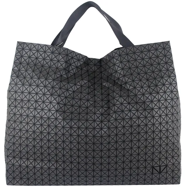 【ISSEY MIYAKE 三宅一生】BAOBAO 壓紋三角方格提背托特包(黑色/特大)