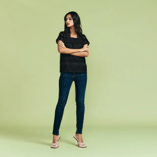 【ICHE 衣哲】Cop.Copine 法國原裝進口條紋紋理拼接透膚方領上衣(2色)