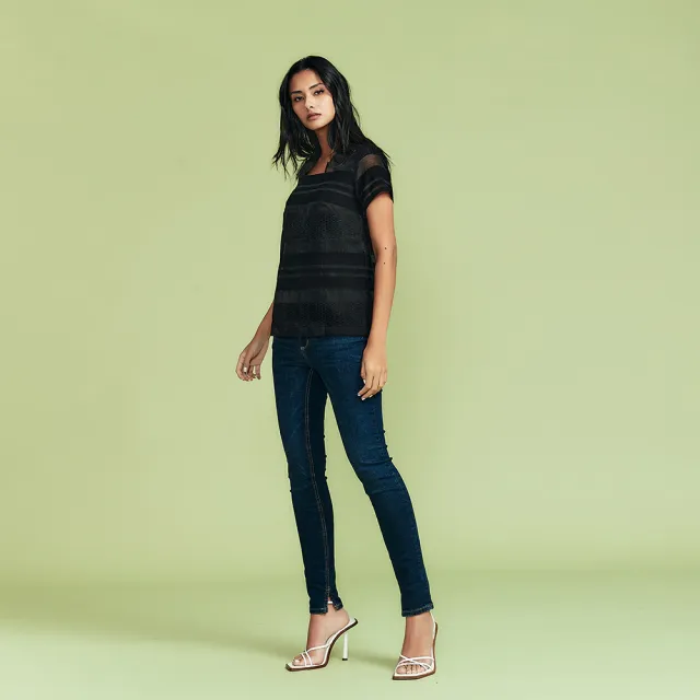 【ICHE 衣哲】Cop.Copine 法國原裝進口條紋紋理拼接透膚方領上衣(2色)