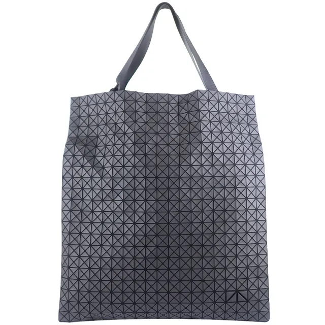 【ISSEY MIYAKE 三宅一生】BAOBAO 壓紋三角方格提背托特包(黑色)