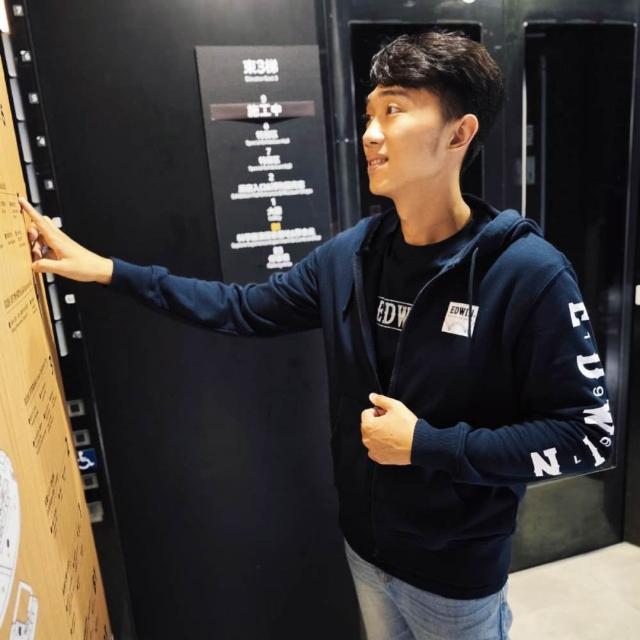 【EDWIN】男裝 網路獨家↘率性左袖LOGO連帽拉T外套(丈青色)