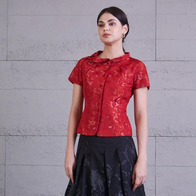 【NADIA LIN 林臣英】緹花折領滿版花短上衣(上衣)