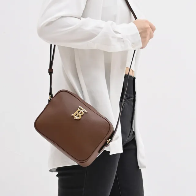 【BURBERRY 巴寶莉】簡約金屬TB LOGO素雅小牛皮相機包斜背包(咖)