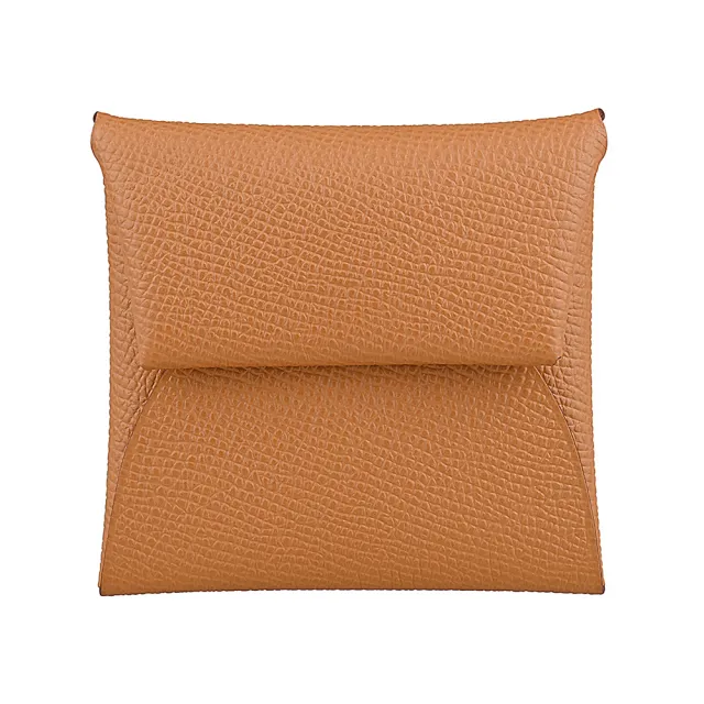 【Hermes 愛馬仕】HERMES Bastia 內裡烙印LOGO粒面小牛皮壓釦方形零錢包(焦糖棕)