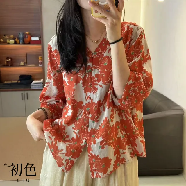 【初色】復古大花印花寬鬆V領排扣五分袖襯衫上衣女上衣-花色-14713(M-2XL可選)