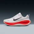 【NIKE 耐吉】運動鞋 跑步鞋 男鞋 NIKE VOMERO PLUS 柔軟 透氣 輕盈 白紅(HV8150100)