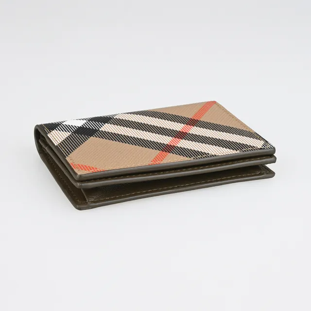 【BURBERRY 巴寶莉】BURBERRY 內壓印LOGO塗層帆布內搭小羊皮對折卡片夾(沙棕)