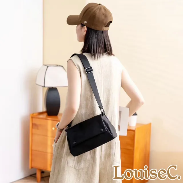 【LouiseC.】雙11 Tree House 輕盈尼龍雙包釦掀蓋斜背防水包-黑色(YS6860-05)