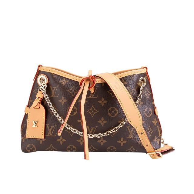 LV LOUIS VUITTON路易威登 M13014 CarryAll BB Monogram 帆布鍊帶 / 斜背包 全新 LOUIS VUITTON 路易威登 M13014 CarryAll BB Monogram 帆布鍊帶斜揹包,採用高質感牛皮與帆布材質,卡其色系與咖啡色系可選,配有原廠防塵袋與紙盒。背帶可調節,適合日常出勤與輕便攜帶,內設1個紡織襯裡內袋,無外部夾層,適用女性使用。