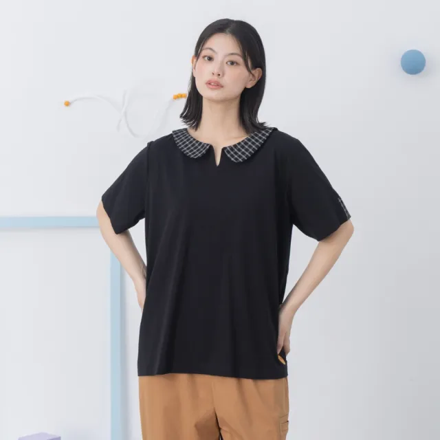 【MOSS CLUB】鬆餅刺繡格紋泡泡布拼接開衩圓領短T(黑 咖)