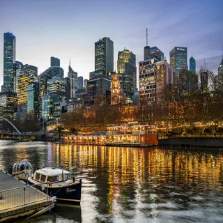 【喜鴻假期】【閃耀墨雪９日】藍山、雪梨塔歌劇院、蒸汽火車、企鵝歸巢、無尾熊動物園、酒莊品酒