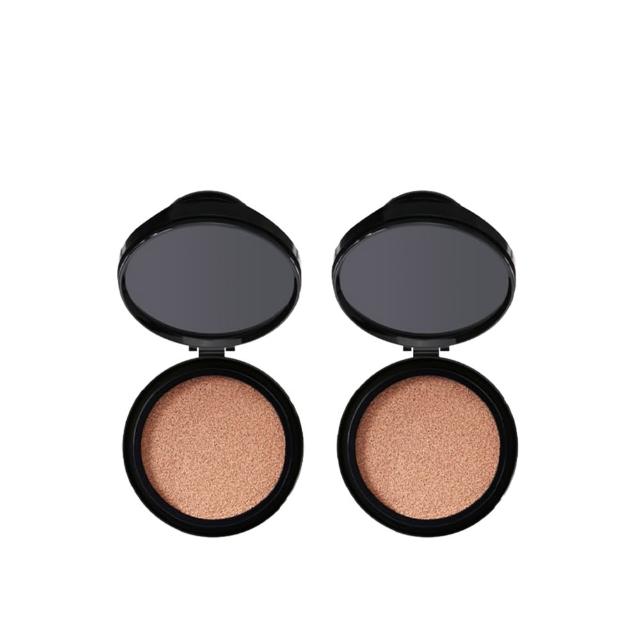 NARS 小光圈氣墊為輕薄透氣的底妝產品，內含高遮瑕力與保濕成分，能均勻膚色、遮蓋瑕疵，並提供長效持妝效果。其獨特的氣墊設計讓上妝更輕鬆，適合日常與特殊場合使用，打造自然無瑕的完美肌膚。