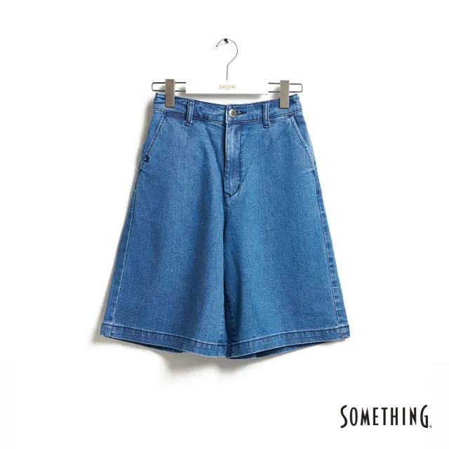 【SOMETHING】女裝 斜口袋基本寬版五分褲(拔洗藍)