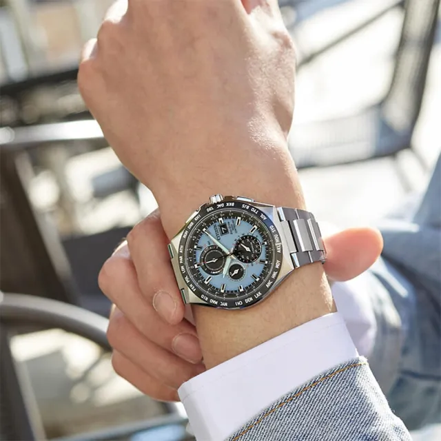 【CITIZEN 星辰】光動能電波萬年曆鈦金三眼計時手錶-43.5mm/湖水藍 父親節 送禮(AT8238-84M)