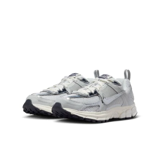 【NIKE 耐吉】慢跑鞋 童鞋 中童 大童 運動鞋 VOMERO 5 GS 灰銀 IM9467-001