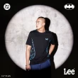 【Batman x Lee】男裝 短袖T恤｜蝙蝠俠 脇邊印花｜季節性版型 ｜氣質黑(LB502100K11)