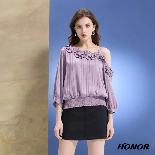 【HONOR 山形屋】出清品 典雅直條木耳花邊單側露肩上衣-紫(限定出清)
