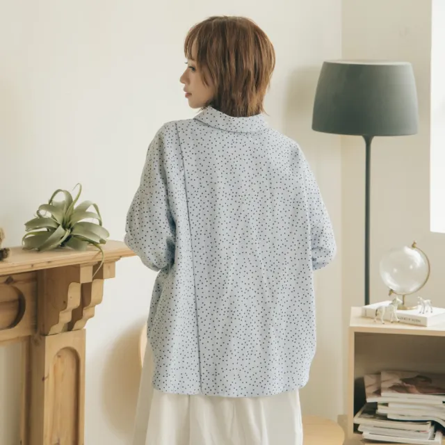 【MOSS CLUB】圓弧前短後長下襬圓點襯衫(藍 灰/魅力商品)