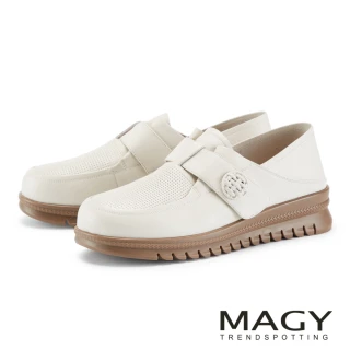 【MAGY】舒適牛皮造型圓釦厚底休閒鞋(米色)