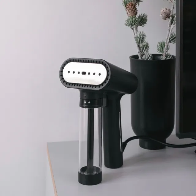 【SteamOne】手持式蒸氣掛燙機/燙衣機/除皺機(Karl/高溫殺菌/恆溫蒸氣/防滴水設計/法國品牌/生日禮物)