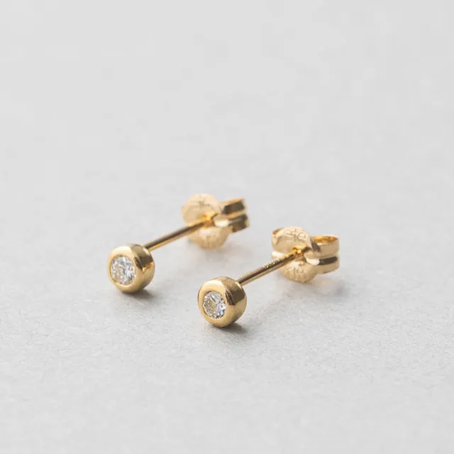 【ete】K18 經典單鑽包鑲鑽石耳環-0.10ct(金色 玫瑰金色)