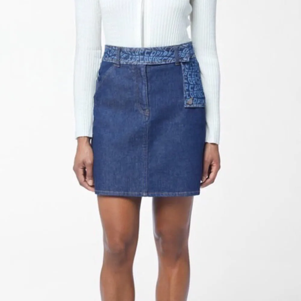 【ICHE 衣哲】Cop.Copine 法國原裝進口品牌LOGO字母丹寧貼袋鉛筆短裙