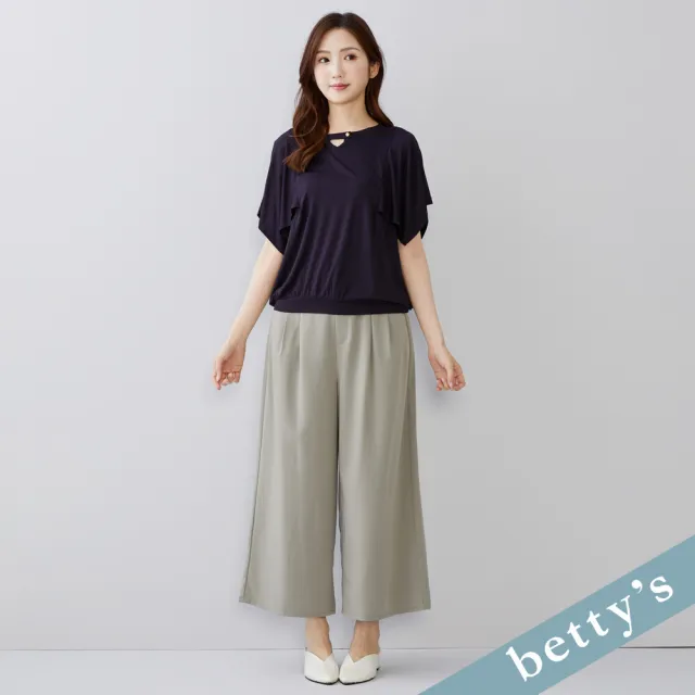 【betty’s 貝蒂思】出清品  蝴蝶蓋袖鏤空圓領T-shirt(深藍)
