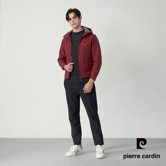 【pierre cardin 皮爾卡登】網路獨家 男女同款 防潑水連帽機能軟殼外套-紅色(7255792-75)