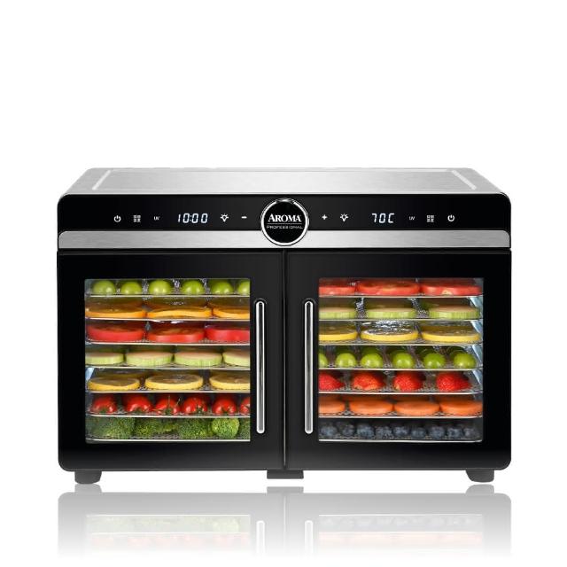 AROMA AFD-825PU 觸控式烘乾機，專為家用設計，9層以上大容量結構，重量2kg以上穩固耐用。配備304不鏽鋼層架*6、PP細格網*1及PP承接盤*1，輕鬆處理蔬果乾燥。觸控操作簡便，適用家庭日常保鮮，非人為因素故障享1年保固。高效脫水，保留營養，完美家用烘乾解決方案。