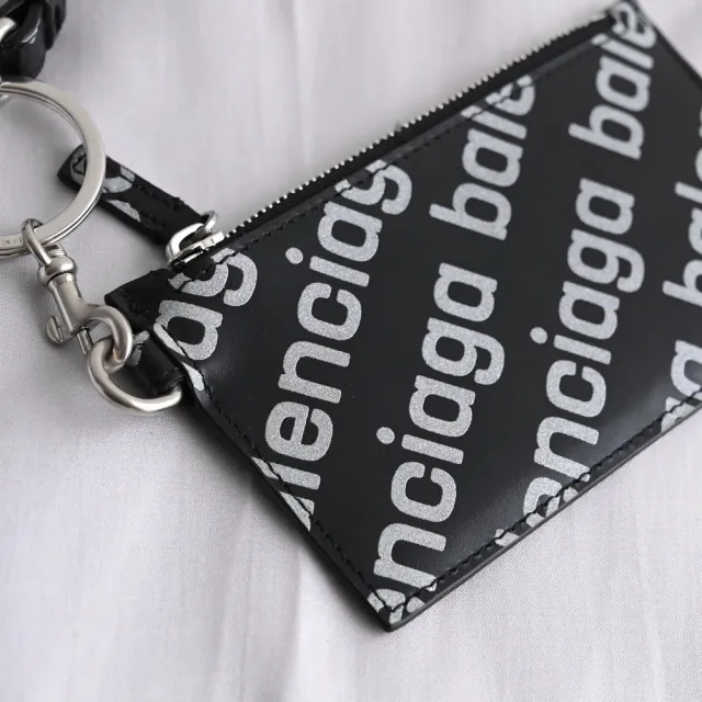 【Balenciaga 巴黎世家】經典品牌印花小牛皮頸掛式信用卡名片零錢包(黑)