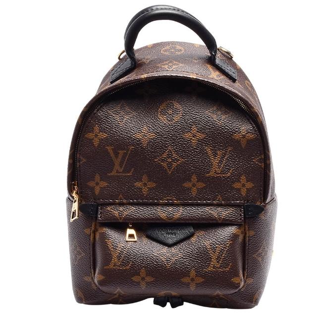 LV 路易威登 M41562 PALM SPRINGS 系列 MINI Monogram 帆布拉鍊後背/斜揹包，以經典Monogram帆布為基底，搭配皮革與金屬鍊飾設計，展現歐系精品風格。棕色/咖啡色選擇，數字與英文字母圖案增添時尚感，適合女性日常出勤與休閒搭配。