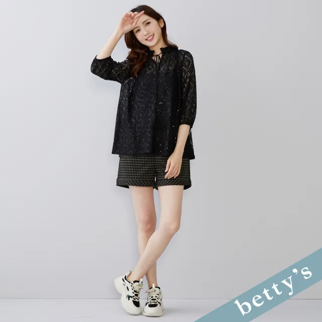 【betty’s 貝蒂思】出清品  菱格紋亮片蕾絲綁帶上衣(黑色)
