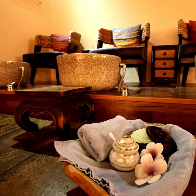 【皇家東方泰】泰式精油按摩100分鐘獨家贈頭部spa★加贈熱石溫敷(假日不加價、男女適用)