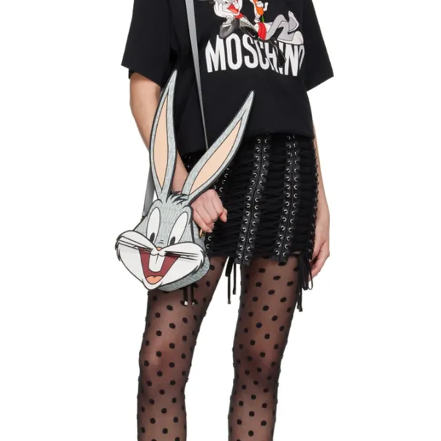 【MOSCHINO】莫斯奇諾 Moschino 兔八哥標誌印花斜背包(74978261504)