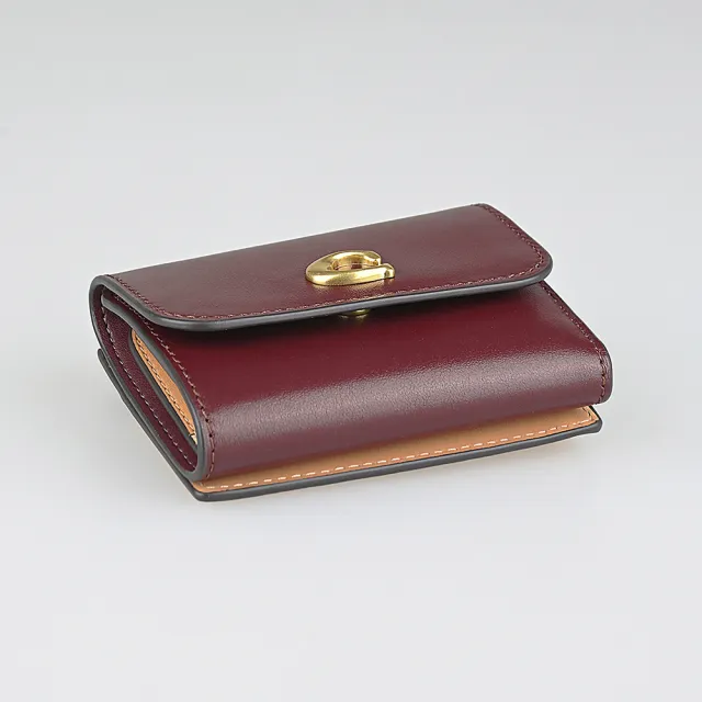 【COACH】COACH Essential古銅C字LOGO撞色小牛皮5卡按釦式卡片零錢短夾(酒紅x多色)