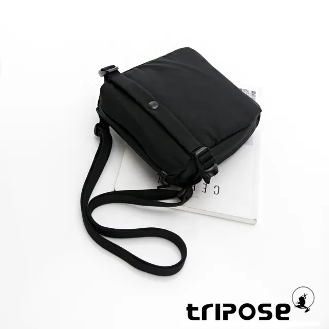 【tripose】EASEPASSE油蠟尼龍中性百搭防潑水輕量斜背小方包(多色)